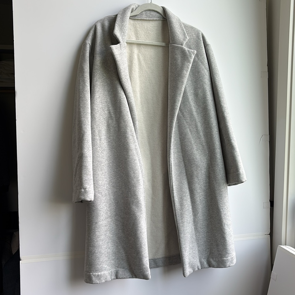 Vuori Women’s fleece lined sweatpant material oversized duster coat!!